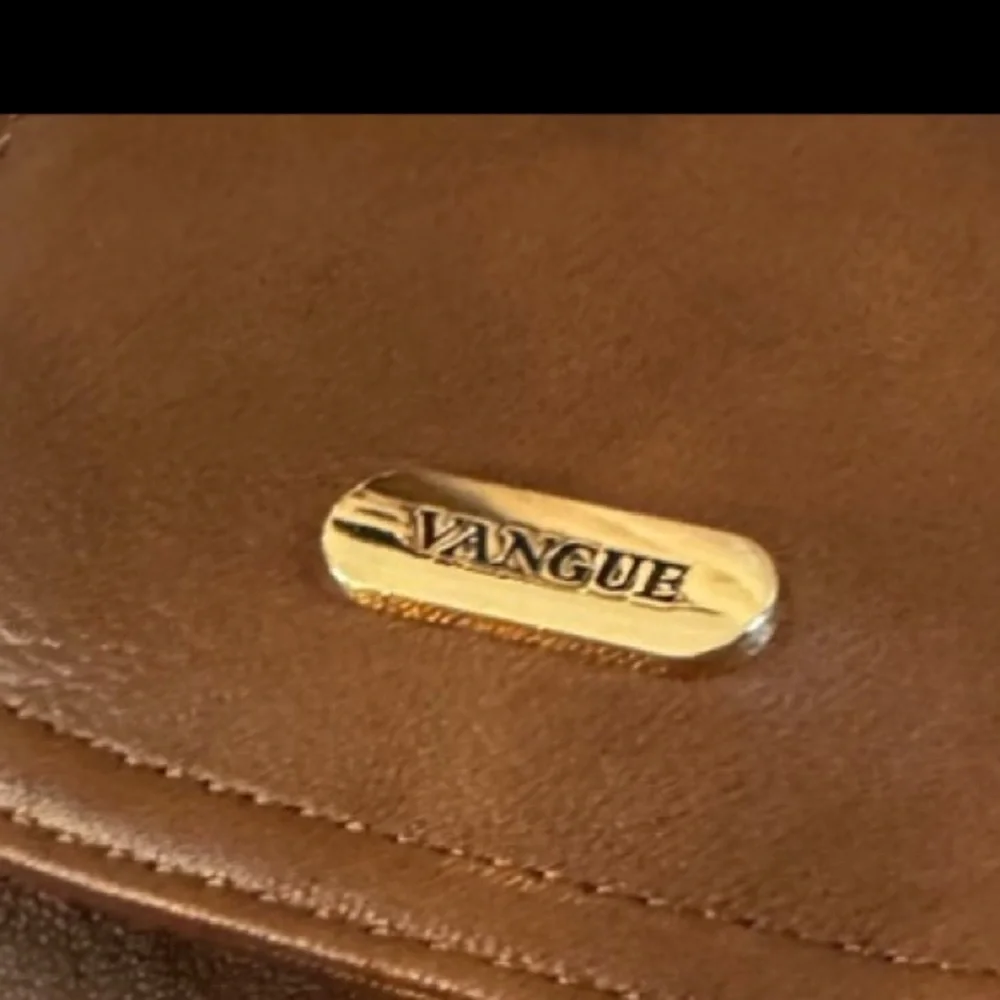 Vangue nwot crossbody